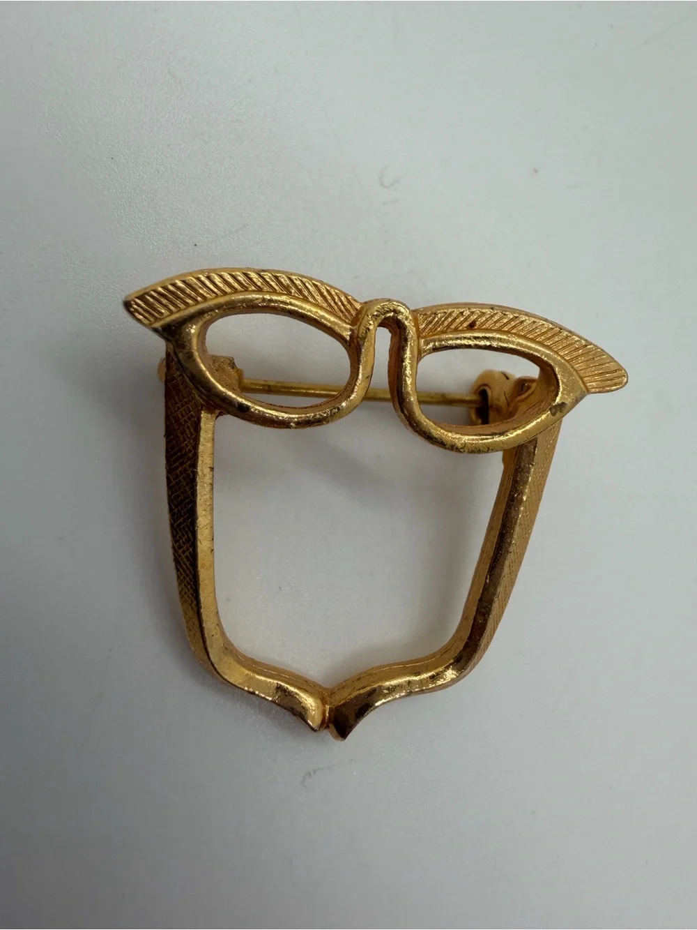 Gold tone glasses brooch